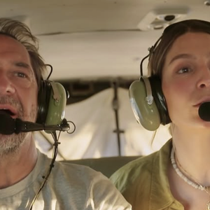 L'humoriste belge sera ce soir dans l'émission Rendez-vous en terre inconnue diffusée sur France 2. Laury Thilleman l'a emmené au cœur du Brésil, à la rencontre du peuple Wauja, dans le sud de l'Amazonie.

Laury Thilleman et Stéphane de Groodt . Capture d'écran Instagram France Télévisions.