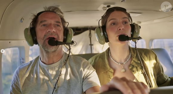 L'humoriste belge sera ce soir dans l'émission Rendez-vous en terre inconnue diffusée sur France 2. Laury Thilleman l'a emmené au cœur du Brésil, à la rencontre du peuple Wauja, dans le sud de l'Amazonie.

Laury Thilleman et Stéphane de Groodt . Capture d'écran Instagram France Télévisions.