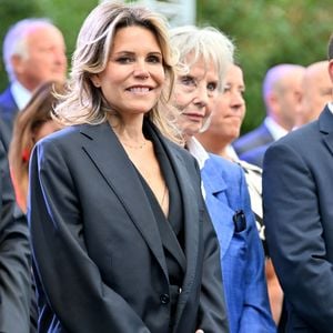 Christian Estrosi, le maire de Nice, avec sa femme, Laura Tenoudji Estrosi et ses invités d'honneur Renaud Muselier, le président de la région PACA, et Denise Fabre, a orchestré "Lou Festin Nissart", un diner amical et convivial autour du maire, au jardin Albert 1er sur la Coulée Verte à Nice le 28 août 2025. © Bruno Bebert/Bestimage