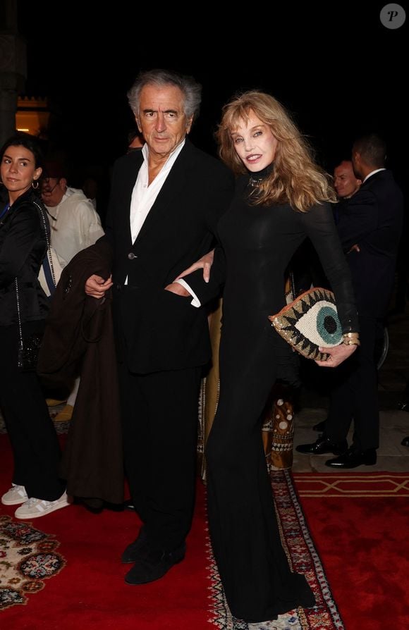 Bernard-Henri Lévy a réalisé son auto-portrait dans les colonnes de "Paris Match"

Arielle Dombasle et Bernard-Henri Lévy (BHL) - Dîner d'Etat offert par sa Majesté le roi Mohammed VI du Maroc en l'honneur du Président de la République Emmanuel Macron et de la première dame Brigitte Macron au Palais Royal de Rabat au Maroc le 29 Octobre 2024. © Dominique Jacovides/Bestimage