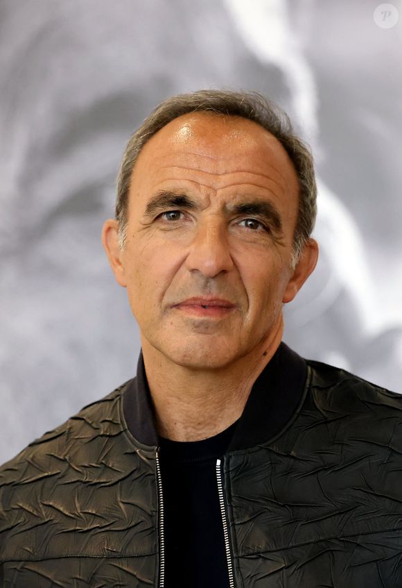 Nikos Aliagas - Vernissage de l'exposition "Les grands âges", photographies de Nikos Aliagas au musée de l'Homme à Paris le 7 avril 2026. © Dominique Jacovides/Bestimage