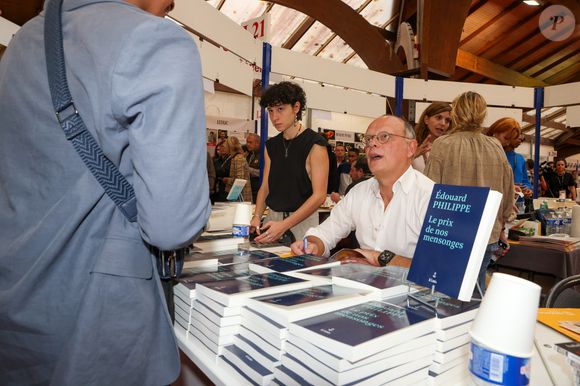 Edouard Philippe à la Hall Georges Brassens de Brive-la-Gaillarde pour la 43 ème Foire du Livre de Brive, le 8 novembre 2025. © Jean-Marc Lhomer/Bestimage