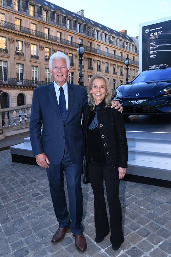 Pierre Dhostel était présent avec sa femme Carole

Pierre Dhostel et sa femme Carole au lancement de la marque de voitures électriques Denza par BYD à l'Opéra Garnier à Paris le 8 avril 2026.
© Rachid Bellak / Bestimage