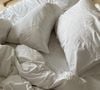 Malheureusement, un simple lavage en machine s'avère bien souvent insuffisant pour désincruster ces marques tenaces.
