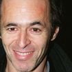 9 ans après s'être retiré de la vie publique, Jean-Jacques Goldman s'apprête à réapparaître !