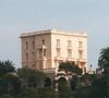 La villa offre également un jardin luxuriant et une piscine chauffée de 14 mètres, parfaits pour profiter du climat de la Côte d’Azur. 

Illustration – maison de Karl Lagerfeld, résidence La Vigie à Monaco. AGENCE / BESTIMAGE