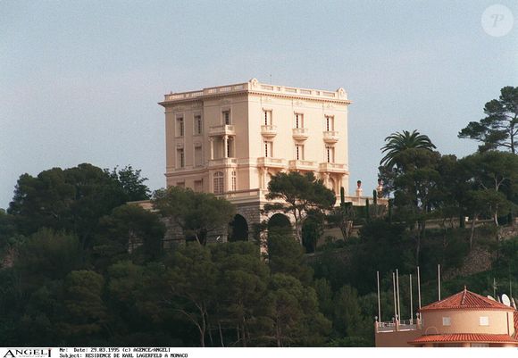 La villa offre également un jardin luxuriant et une piscine chauffée de 14 mètres, parfaits pour profiter du climat de la Côte d’Azur. 

Illustration – maison de Karl Lagerfeld, résidence La Vigie à Monaco. AGENCE / BESTIMAGE