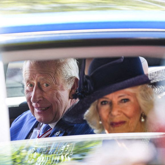 Le roi Charles et la reine Camilla partent après avoir déposé une couronne à la Tombe du Soldat inconnu au Monument commémoratif de guerre du Canada à Ottawa lors d'une visite royale le mardi 27 mai 2025. The Canadian Press/ABACAPRESS.COM//Justin Tang