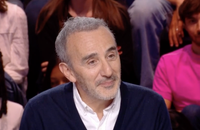 Elie Semoun annonce qu'il va être papa sur le plateau de "Quotidien"