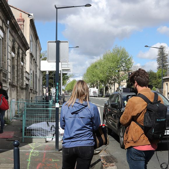Hélène, la soeur de Pierre Palmade, ramène de prison les affaires de son frère - Pierre Palmade est sorti de la prison de Bordeaux, il purgera sa peine sous bracelet électronique à son domicile. Le 16 avril 2025
Agence / Bestimage
