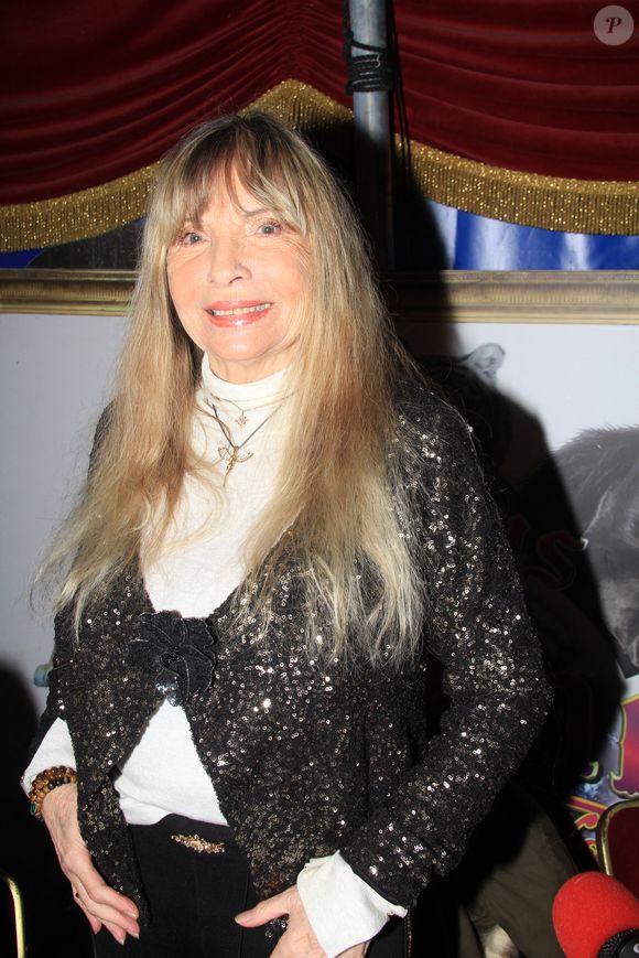 Malgré plusieurs procédures, la justice n’a pas encore ordonné son expulsion, laissant le conflit entre la chanteuse et son propriétaire dans une impasse… 

Exclusif - La chanteuse Annie Philippe lors d'une soirée hommage à Claude François au Chapiteau Bormann à Paris le 11 mars 2023.

© Philippe Baldini / Bestimage