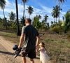 "Joyeux anniversaire à notre magnifique fille !", a t-elle notamment écrit. "Elle entrait dans notre vie il y a 4 ans, et depuis, chaque jour est plus beau et plus lumineux. Merci à tous ceux qui lui envoient de l'amour et célèbrent ce jour spécial".
Le prince Harry en compagnie de sa fille Lilibet (Capture d'écran 2025).