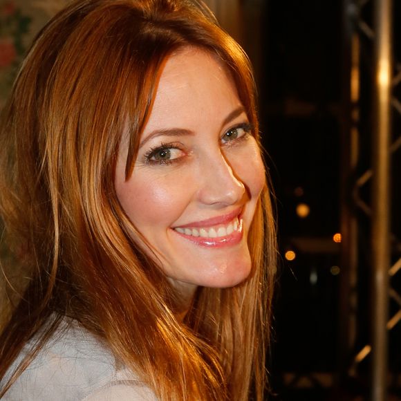 L'ancienne reine de beauté élue Miss Tahiti en 1998, puis Miss France en 1999, commentait avec une pointe d'humour : "Noces de cocotiers #anniversairedemariage". 

Mareva Galanter - People au défilé de mode Alexis Mabille collection Haute Couture printemps-été 2015/2016 à la Fondation Mona Bismarck à Paris, le 26 janvier 2015.