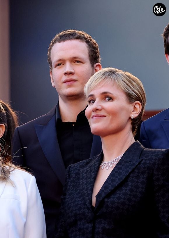 Noé Boon et sa mère Judith Godrèche lors de la montée des marches du film "Furiosa : A Mad Max Saga" lors du 77ème Festival International du Film de Cannes, au Palais des Festivals à Cannes, le 15 mai 2024. © Jacovides-Moreau / Bestimage