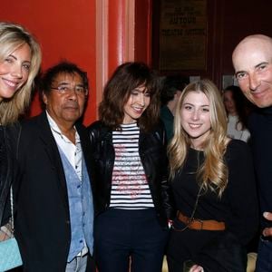 Isaure Le Faou, Laura Laune, Anne Parillaud, Laura Laune et Nicolas Canteloup à l'issue de la générale de la pièce « Je ne serais pas arrivée là, si… » au théâtre Antoine à Paris, en France, le 16 mai 2024. 

© Bertrand Rindoff / Bestimage