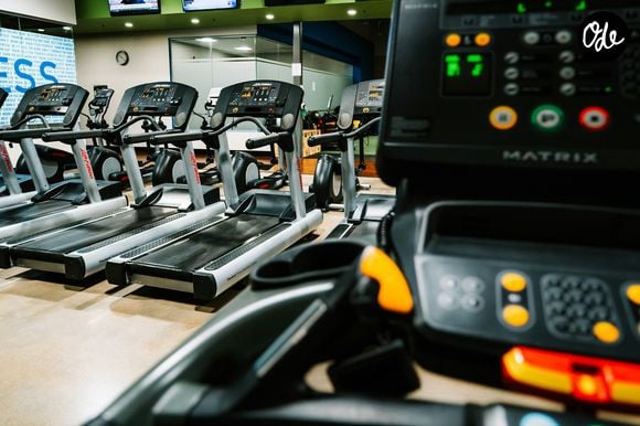 Si elle constitue une bonne alternative au cardio en salle, elle ne remplace pas les exercices de renforcement musculaire.

Photo prise par Ryan De Hamer / Unsplash