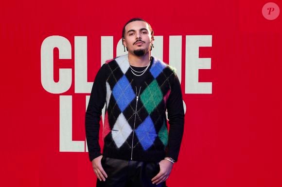 Parmi eux, un duo remarqué avec la légende malienne Oumou Sangaré. Un moment fort partagé sur les réseaux sociaux par RK, le compagnon de la chanteuse, qui n'a pas caché son admiration

Exclusif - Le rappeur RK (Ryad Kartoum) sur le plateau de l'émission Clique présentée par M. Achour et diffusée sur Canal + le 27 novembre 2025, à Paris, France, le 25 novembre 2025. © Jack Tribeca/Bestimage