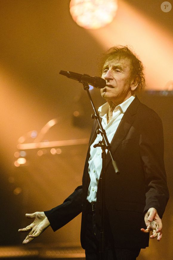Le chanteur Alain Souchon en concert au Forest National a Forest en Belgique le 30 avril 2022 - Photo by Quinet JM/Belpress/ANDBZ/ABACAPRESS.COM
