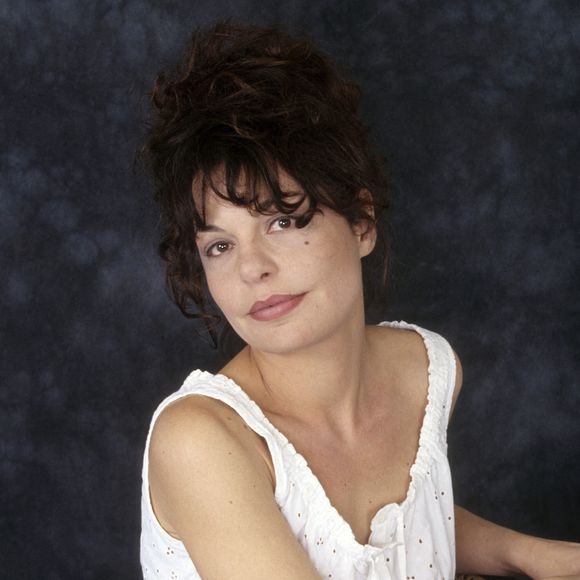 Isabelle Mergault était comme une soeur pour celle qui vit désormais en Corse avec son nouveau mari...

Photo de studio mise à jour le 20/03/2026 d'Isabelle Mergault à Paris, France. Photo Aps Medias/Abaca