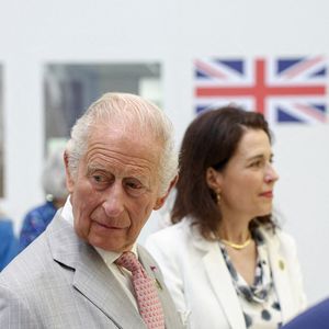 Le roi Charles III au Stephen A. Schwarzman Centre for Humanities de l'Université d'Oxford, avant son inauguration officielle. Ce centre est un pôle d'excellence mondial pour les sciences humaines ; il abrite l'Institute for Ethics in AI, l'Oxford Internet Institute, la Bate Collection of Musical Instruments ainsi qu'une toute nouvelle bibliothèque Bodleian dédiée aux sciences humaines. Date de la photo : vendredi 10 juillet 2026. © Toby Shepheard/PA Photo/Bestimage