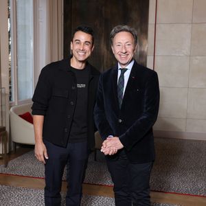 Exclusif - Stéphane Bern (ici avec son mari Yori Bailleres ) nommé Pape du Patrimoine lors de la Saint Clément au restaurant Alain Ducasse Baccarat, à Paris, France, le 20 novembre 2025. © Denis Guignebourg/Bestimage