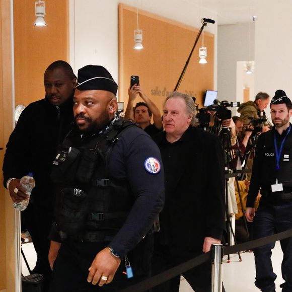 Gérard Depardieu - Interruption de séance  au procès de G.Depardieu accusé d'avoir agressé sexuellement deux femmes en 2021 lors du tournage du film "Les volets verts" de Jean Becker.
Paris, le 25 mars 2025.

© Perusseau / Clovis / Bestimage