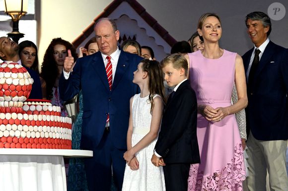 Le prince Albert II de Monaco, la princesse Charlene, leurs enfants, le prince héréditaire Jacques et la princesse Gabriella et la princesse Caroline de Hanovre - Célébration des 20 ans de règne du prince souverain Albert II de Monaco sur la place du Palais à Monaco, le 19 juillet 2025. © Bruno Bebert/Bestimage