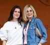 De nombreuses personnalités ont arpenté le village de Roland-Garros ce mardi pour assister aux quarts de finale.

Michèle Laroque et sa mère Oriane Deschamps au village lors des Internationaux de France de Tennis de Roland Garros 2026. Paris, le 2 juin 2026.
© Jacovides-Moreau / Bestimage
