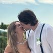Parés de leurs plus beaux habits, Camille Lacourt et sa compagne de mariage ! Leur fils Marius, 4 ans, aux premières loges