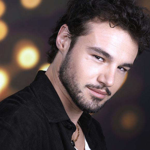 Très soutenu par ses fans, Anthony Colette aborde cette nouvelle aventure avec enthousiasme. 

Portrait de Anthony Colette à Paris, le 20 mars 2025. © Cédric Perrin/Bestimage