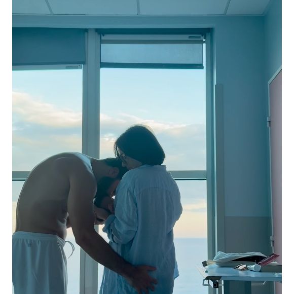 Agathe Auproux officialise la naissance de son premier enfant sur Instagram aux côtés de son mari Maxence Picardet (Capture d'écran vidéo - Instagram - jeudi 4 septembre 2025).