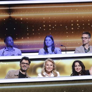 Et comme toujours, trois personnalités se prêtent au jeu

Exclusif - Nadia Roz, Sheila, Tony Saint Laurent lors de l'enregistrement de l'émission "100% logique" présentée par C. Feraud et qui sera diffusée le 18 octobre 2025 au Studio du Lendit à Saint-Denis, France, le 11 mars 2024. © Jack Tribeca/Bestimage