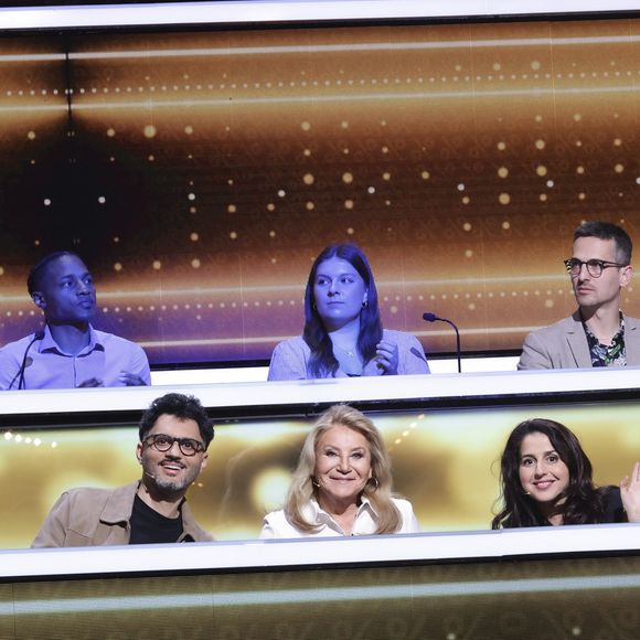 Et comme toujours, trois personnalités se prêtent au jeu

Exclusif - Nadia Roz, Sheila, Tony Saint Laurent lors de l'enregistrement de l'émission "100% logique" présentée par C. Feraud et qui sera diffusée le 18 octobre 2025 au Studio du Lendit à Saint-Denis, France, le 11 mars 2024. © Jack Tribeca/Bestimage