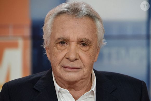 Michel Sardou est interwievé par Apolline de Malherbe sur BFMTV à Paris, France, le 27 octobre 2019. Photo by Alain Apaydin/ABACAPRESS.COM