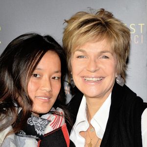 Pour "Télé-Loisirs", l’actrice explique avoir simplement officialisé une relation familiale déjà bien ancrée.

Véronique Jannot et sa fille Migmar Jannot - Hommage au cascadeur équestre Mario Luraschi lors du 8ème Festival 2 Valenciennes. Le 23 mars 2018
© Veeren / Bestimage