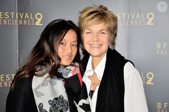 Pour "Télé-Loisirs", l’actrice explique avoir simplement officialisé une relation familiale déjà bien ancrée.

Véronique Jannot et sa fille Migmar Jannot - Hommage au cascadeur équestre Mario Luraschi lors du 8ème Festival 2 Valenciennes. Le 23 mars 2018
© Veeren / Bestimage