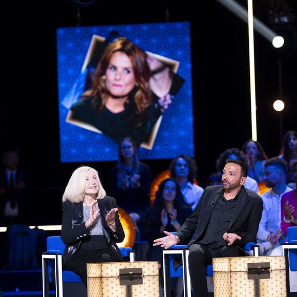 Au programme, des archives personnelles et des images exclusives tournées avec leur entourage. De quoi créer un joli moment, mêlant joies, émotions, fous rires, retrouvailles et révélations.

Exclusif - Lorie (Laure Pester), Kamel Ouali, Michèle Torr et Faustine Bollaert lors de l'enregistrement de l'émission "La Boîte à secrets", présentée par F.Bollaert et diffusée le 3 octobre 2025 sur France 3, dans les studios du Lendit à Saint-Denis, Seine Saint-Denis, France, le 9 septembre 2025. © Pierre Perusseau/Bestimage