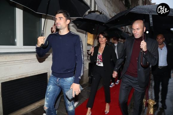 Le fils aîné de l'ancien entraîneur du Real Madrid a cependant pris sa retraite sportive à l'âge de 29 ans

Zinédine Zidane avec sa femme Véronique et leurs enfants Luca et Enzo - A l'occasion des 20 ans de la victoire de l'équipe de France, les bleus 98 se sont rendus à un dîner organisé au Buddha Bar avec les joueurs et leurs familles à Paris, France.
Crédit : Agence / Bestimage