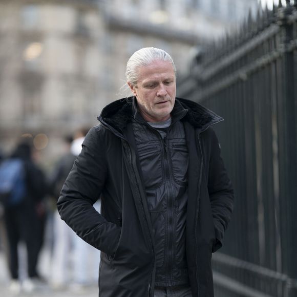 Le champion du monde 98 s’est dit profondément en colère contre les casseurs, qu’il accuse de détester la France.

Emmanuel Petit - Sorties de la cérémonie religieuse en hommage à Rolland Courbis en l’église de la Madeleine à Paris, France, le 14 janvier 2026. © Yehiel Chekroune / Bestimage