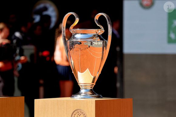 Tous les joueurs arboraient le même modèle aux couleurs de Nike et du PSG.

Le Paris Saint-Germain (PSG) présente ses trophées de Ligue des champions aux Internationaux de de Tennis de Roland Garros 2026, à Paris, France, le 1er juin 2026. © Jacovides-Moreau/Bestimage