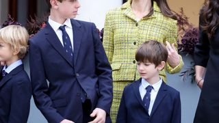 "Il n'en a pas" : Charlotte Casiraghi a pris une décision pour son fils Raphaël, dont le père est Gad Elmaleh, et c'est une bonne idée