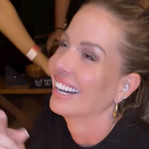 Jessica Thivenin a une drôle de façon de retrouver le sourire après sa rupture.

Capture d'écran de la vidéo Instagram de Jessica Thivenin.