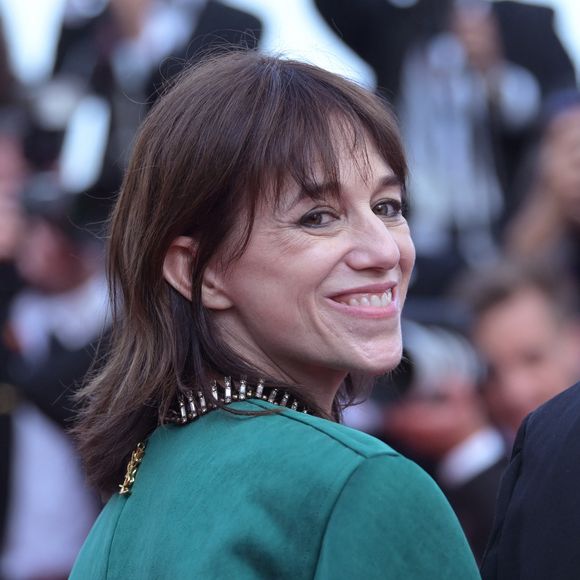 Charlotte Gainsbourg se bat pour garder le contrôle sur le musée Gainsbourg. 

Charlotte Gainsbourg - Montée des marches de "The Phoenician Scheme" lors du 78ème Festival International du Film de Cannes, le 18 mai 2025. © Rachid Bellak/Bestimage