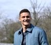 À 30 ans, Benjamin Pavard est un homme comblé. S'il n'a pas été sélectionné pour disputer la Coupe du Monde de football avec les Bleus cet été, en amour, le footballeur est sur un petit nuage grâce à Kleofina Pnishi. 

Benjamin Pavard arrive pour l'entraînement de l'équipe de France de football à Clairefontaine-en-Yvelines.

© Federico Pestellini/Panoramic/Bestimage