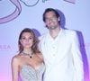 Le couple Camille Lacourt et Alice Detollenaere vit une histoire d'amour depuis 2018. 

Camille Lacourt et sa compagne Alice Detollenaere à Paris le 8 octobre 2025.
Photo par Rachid Bellak/Bestimage