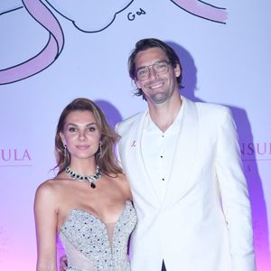 Le couple Camille Lacourt et Alice Detollenaere vit une histoire d'amour depuis 2018. 

Camille Lacourt et sa compagne Alice Detollenaere à Paris le 8 octobre 2025.
Photo par Rachid Bellak/Bestimage