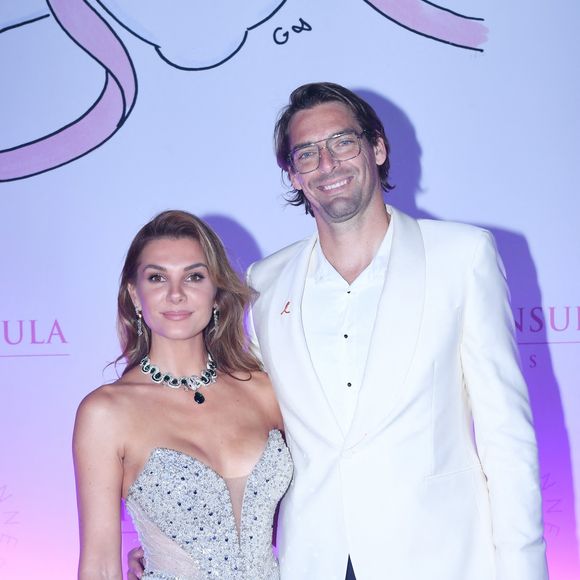 Le couple Camille Lacourt et Alice Detollenaere vit une histoire d'amour depuis 2018. 

Camille Lacourt et sa compagne Alice Detollenaere à Paris le 8 octobre 2025.
Photo par Rachid Bellak/Bestimage