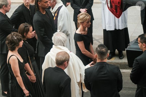 Audrey Crespo-Mara, son fils Sekou, Manon Ardisson, Ninon Ardisson - Sorties des obsèques de Thierry Ardisson en l’église Saint-Roch de Paris, France, le 17 juillet 2025. © Bestimage