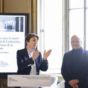 financée exclusivement par Marc Ladreit de Lacharrière


Rachida Dati, Laurence des Cars, Marc Ladreit de Lacharrière, Signature d’une convention entre le Musée du Louvre et le Musée du Quai Branly, financée exclusivement par M.Ladreit de Lacharrière, en présence de Madame La Ministre Rachida Dati, à Paris, France, le 25 mars 2025. © Jack Tribeca/Bestimage