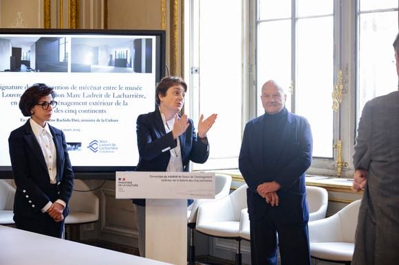 financée exclusivement par Marc Ladreit de Lacharrière


Rachida Dati, Laurence des Cars, Marc Ladreit de Lacharrière, Signature d’une convention entre le Musée du Louvre et le Musée du Quai Branly, financée exclusivement par M.Ladreit de Lacharrière, en présence de Madame La Ministre Rachida Dati, à Paris, France, le 25 mars 2025. © Jack Tribeca/Bestimage